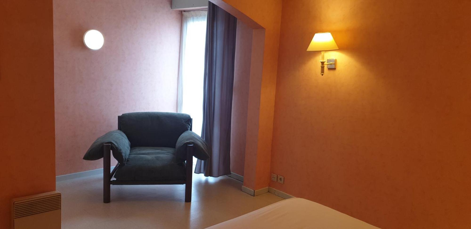 Hotel Logis L'auberge Bourbonnaise Saint-Yorre