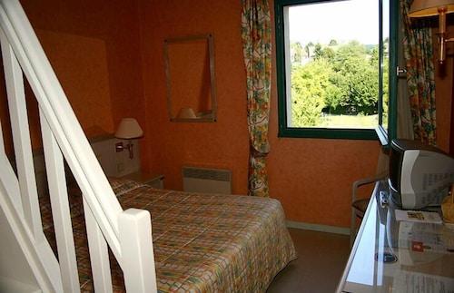 Hotel Logis L'auberge Bourbonnaise