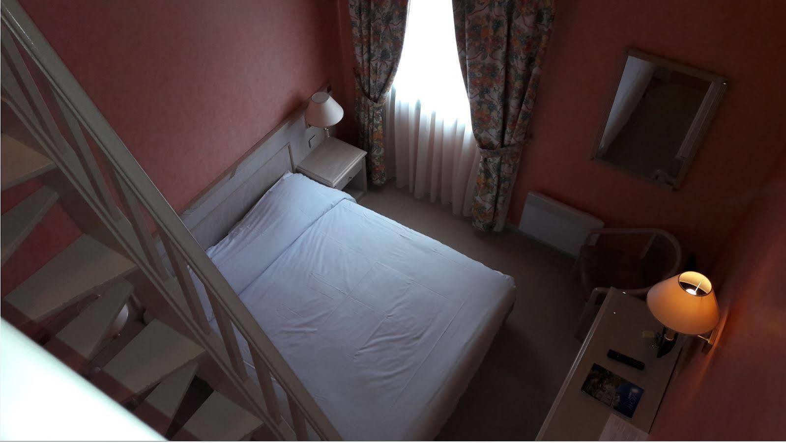 Hotel Logis L'auberge Bourbonnaise Saint-Yorre
