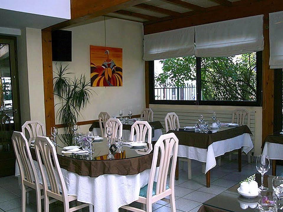 Logis L'auberge Bourbonnaise Hotel Saint-Yorre